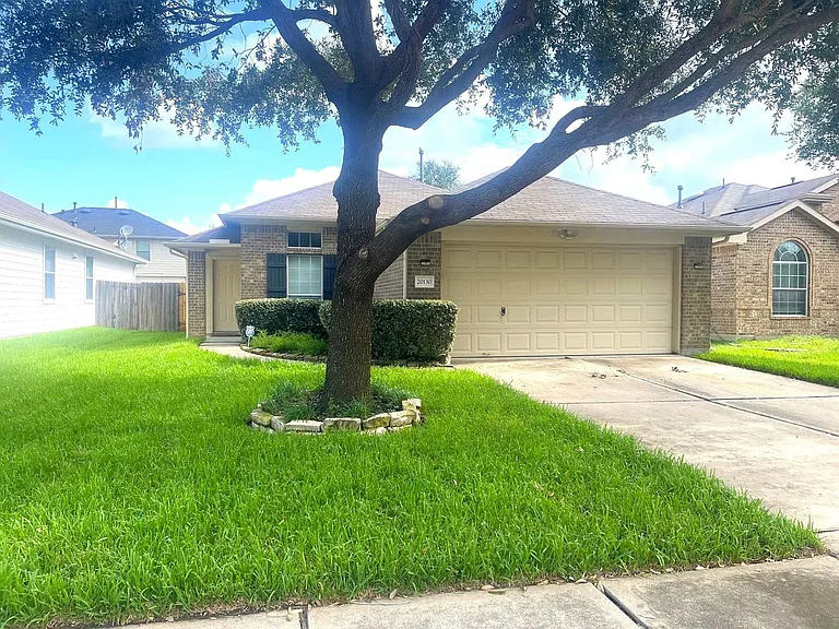 20130 Breezy Oak Ct — Photo 1