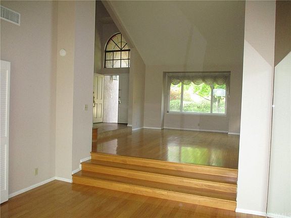 5th image of 1036 Thornwood St