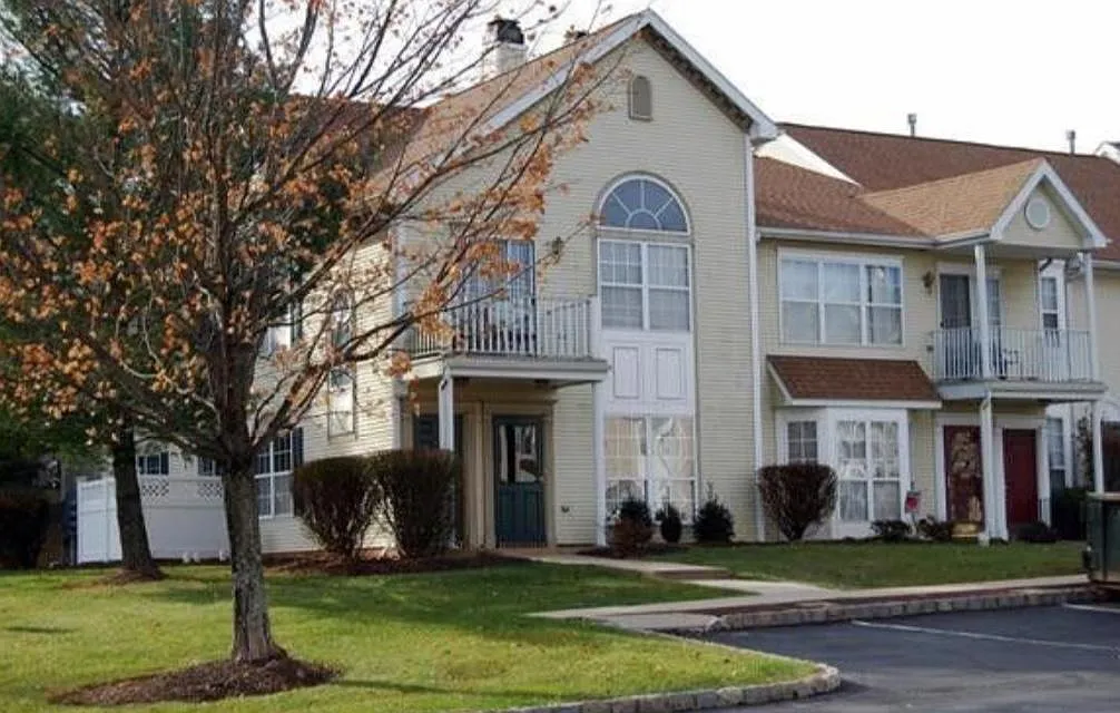2 bed, 1263 sqft, $2,300 — Photo 1