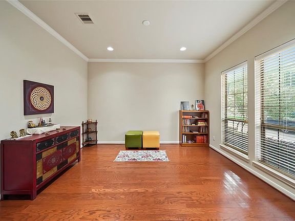 3rd image of 1026 Yaupon Square Ln