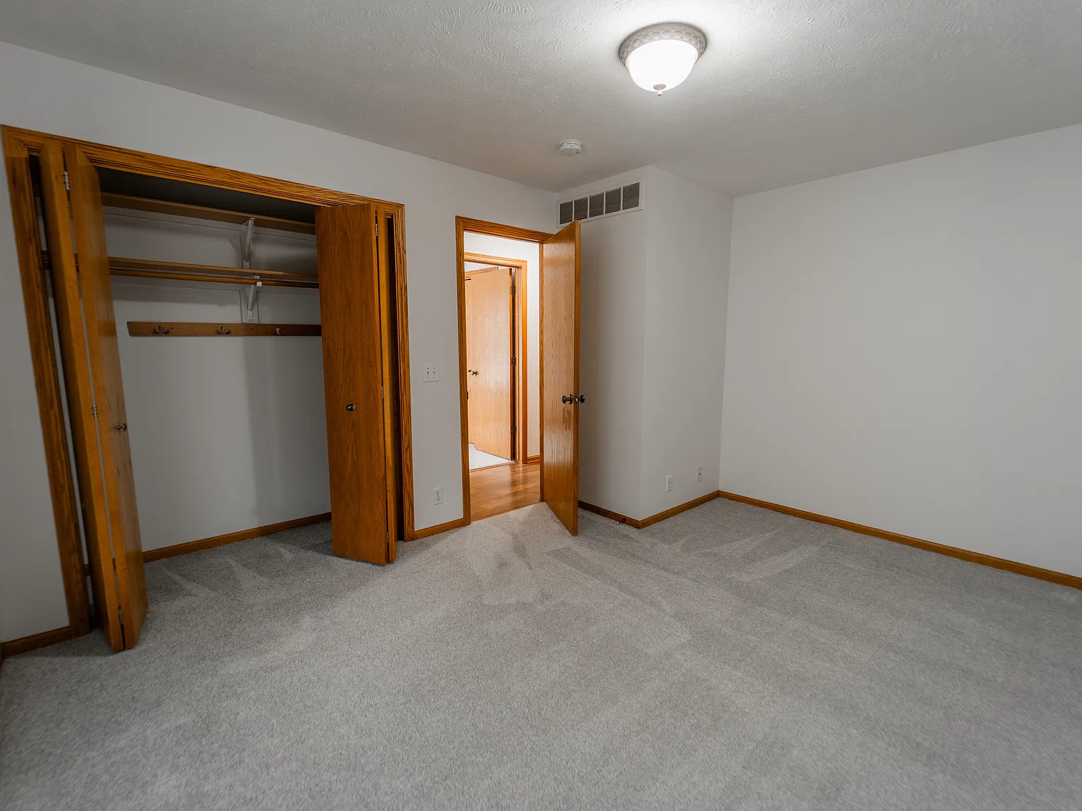 4 bed, 1400 sqft, $2,150 — Photo 4