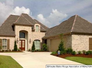 8746 Lake Carriage Dr, Baton Rouge, LA 70817