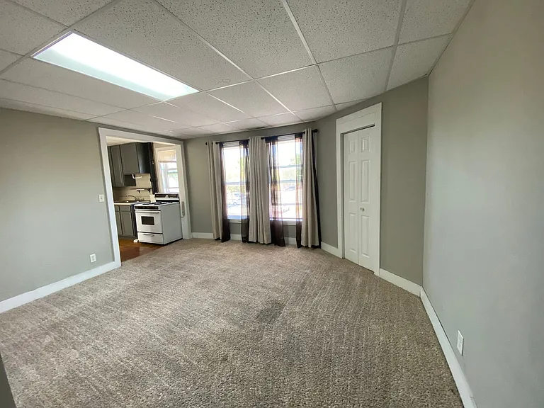 58-60 W Clinton St — Photo 16