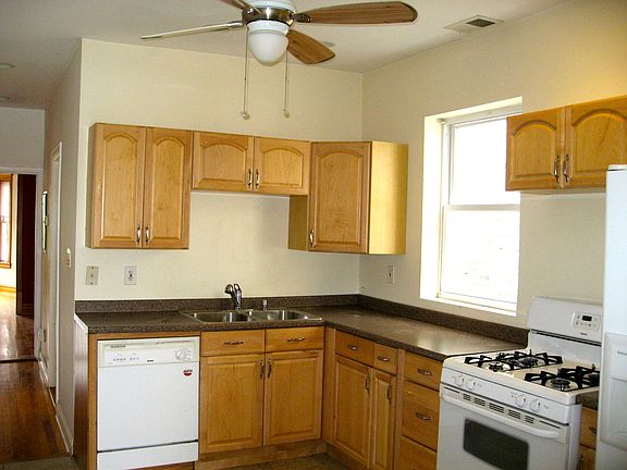 5th image of 2337 N Sacramento Ave APT 1