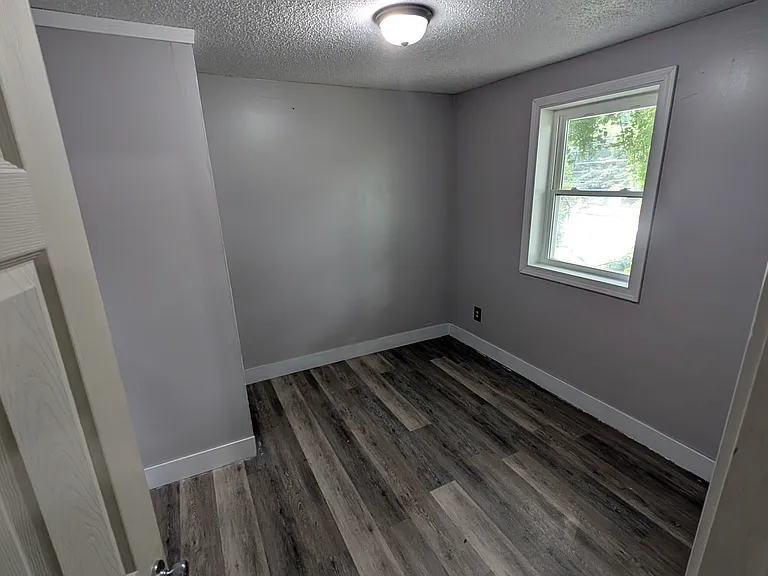 983 Kinsler Ave — Photo 10