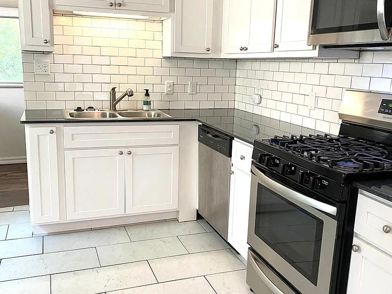 801 Kansas St — Photo 3