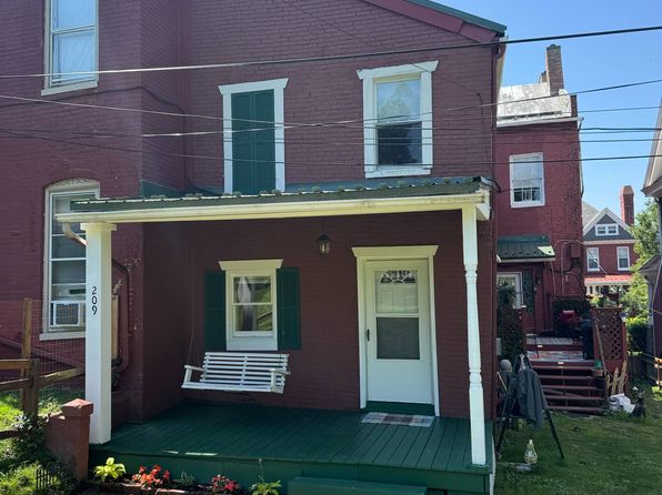 207 Washington St REAR 209
