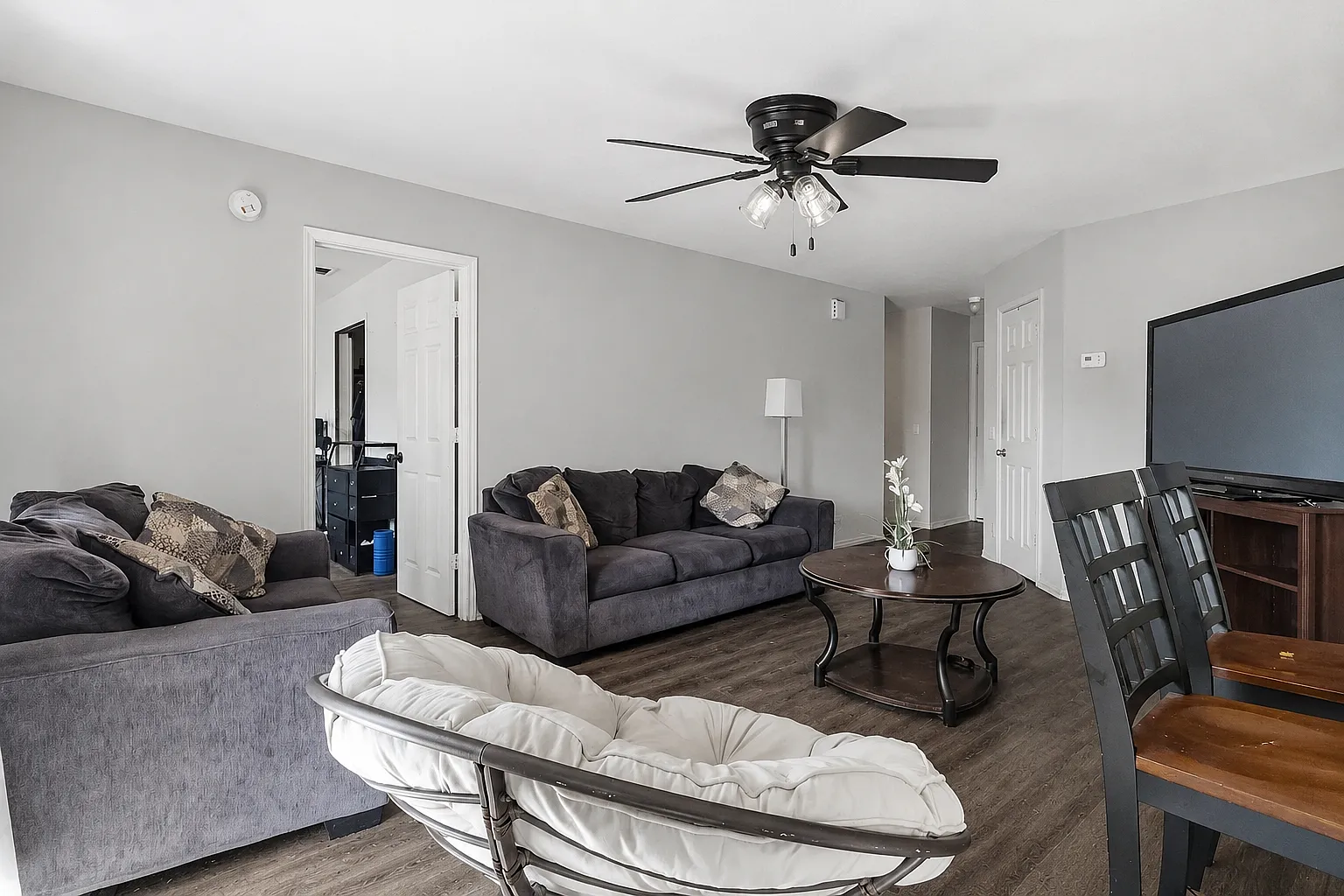3 bed, 1136 sqft, $1,850 — Photo 3
