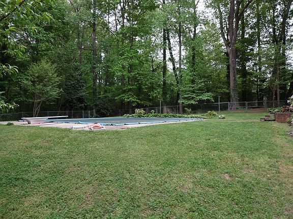 4th image of 147 Anita Dr