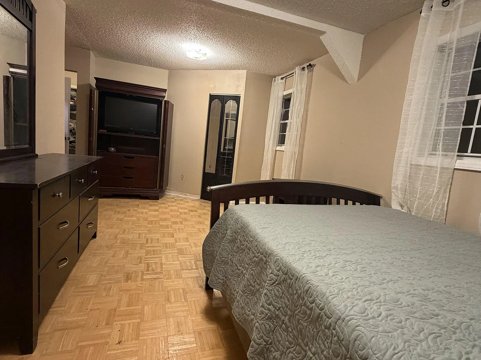 4 bed, 4.0 bath, 2500 sqft, $1,434 — Photo 3