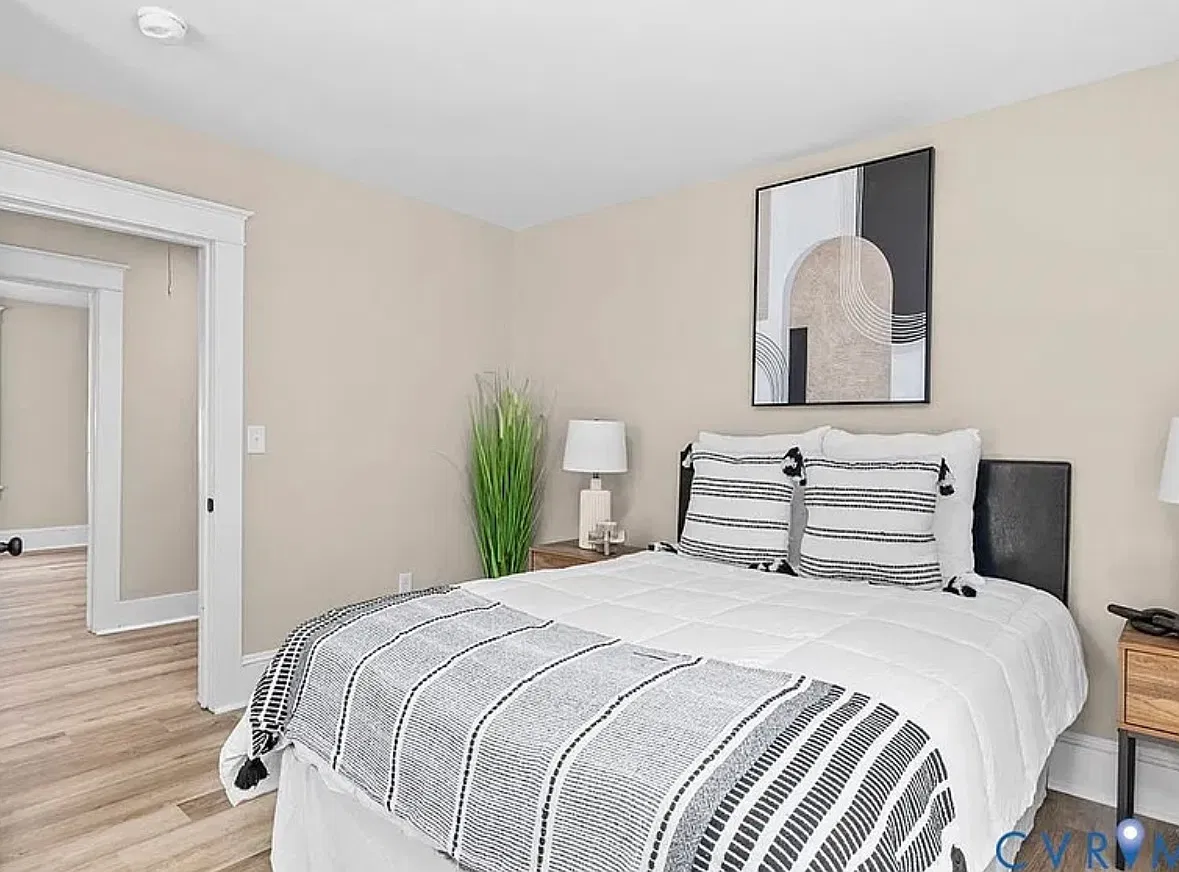 3 bed, 925 sqft, $2,000 — Photo 2