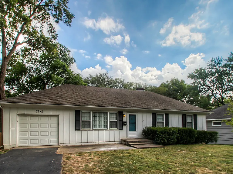 7747 Howe Dr — Photo 43