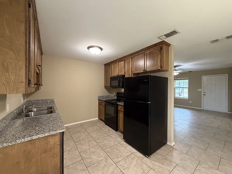 1221 Kirby St #6 — Photo 7