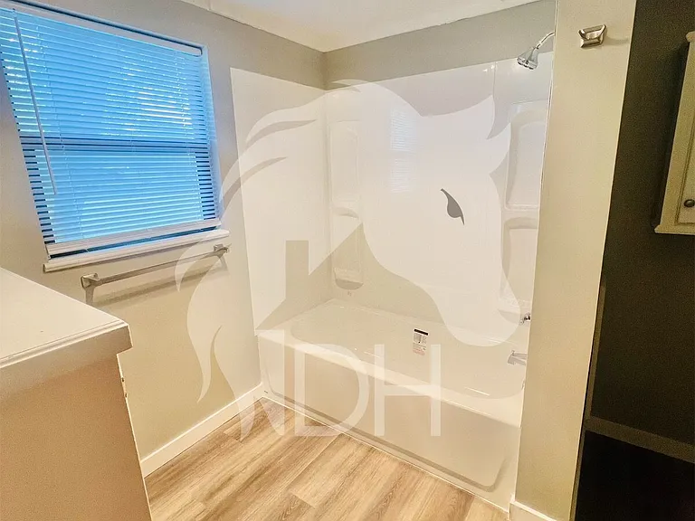 413 E Wabash Ave — Photo 11