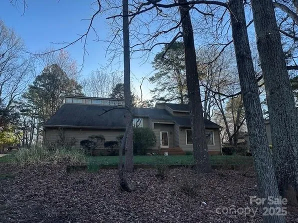 2 Sunrise Point Rd, Clover, SC 29710