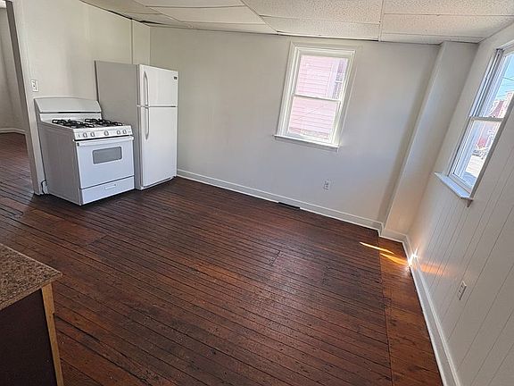 4th image of 612 E Market St #1F