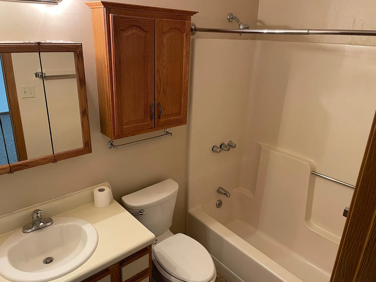 3 bed, 1073 sqft, $1,300 — Photo 2