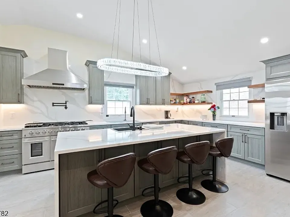 382 River Rd