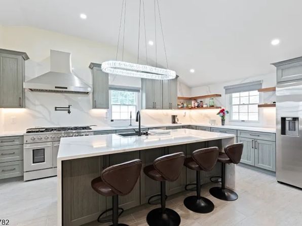 382 River Rd