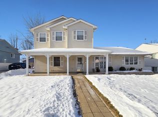 719 Surrey Dr, Streamwood, IL 60107