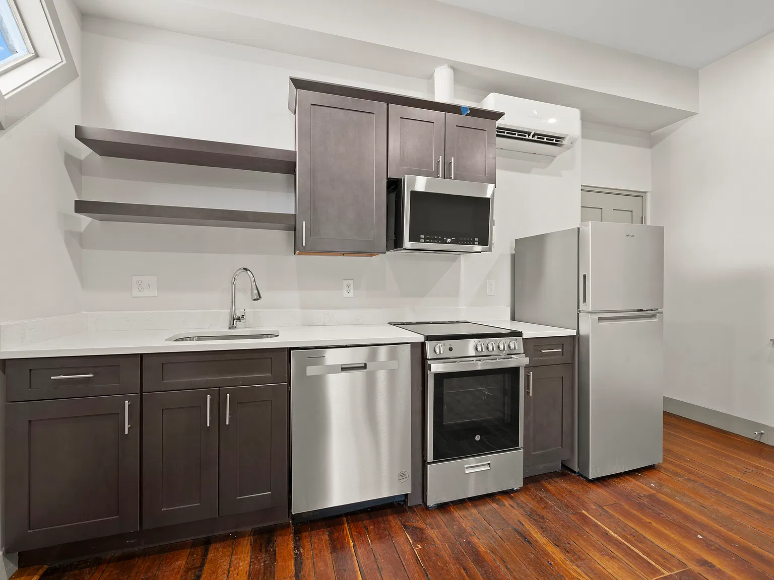 1 bed, 550 sqft, $1,600 — Photo 2
