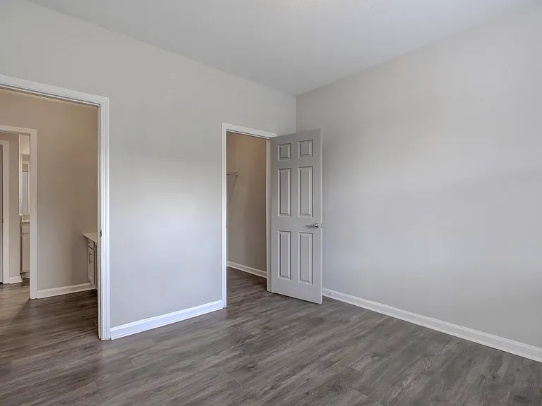 Lakeside at Town Center Apartments — Photo 67