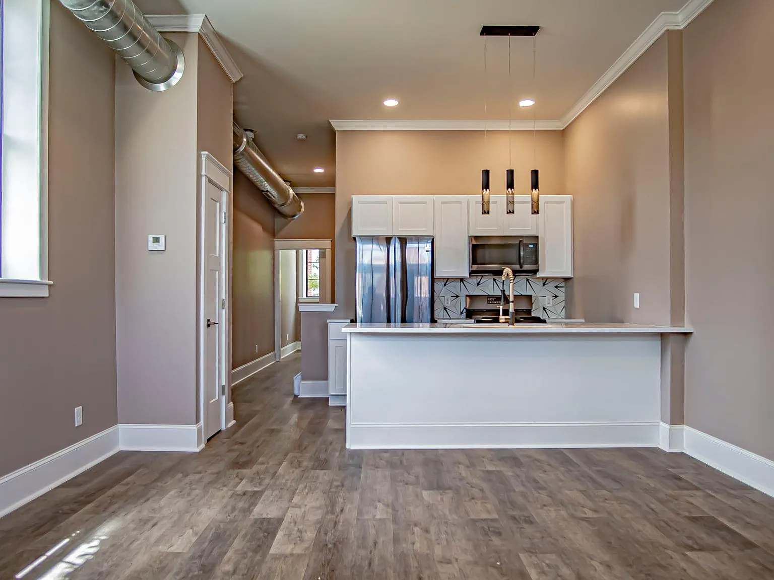 2 bed, 1375 sqft, $2,100 — Photo 3