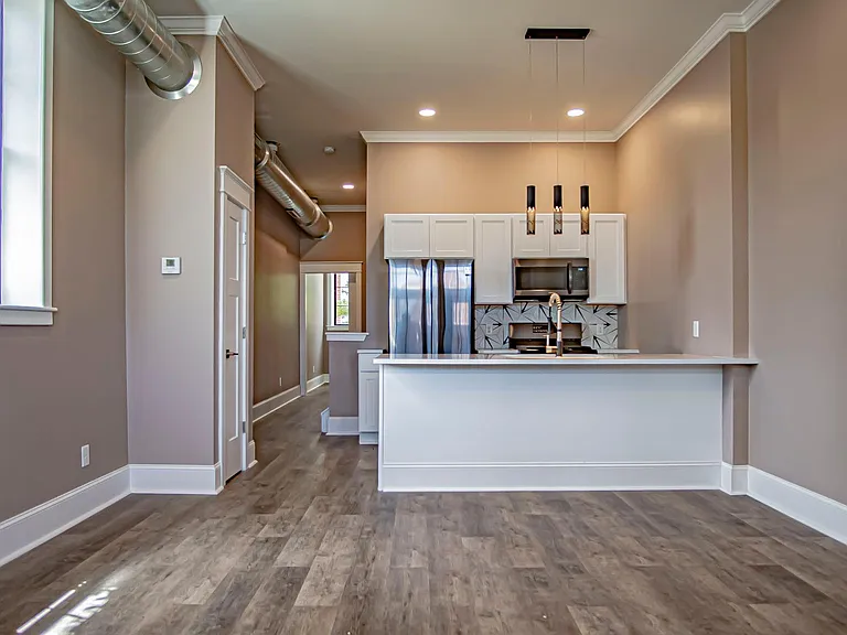151 E Eagle St — Photo 2