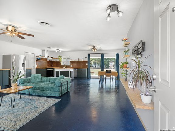 3rd image of 1228 Rivercrest