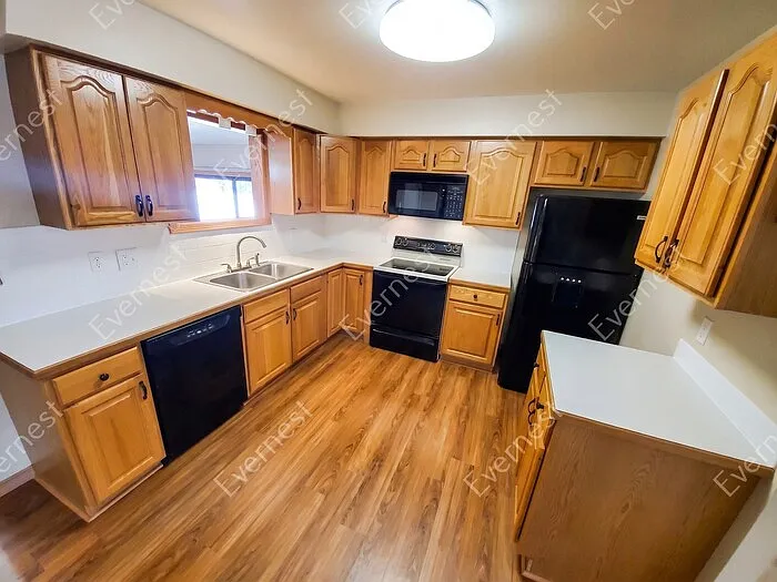 1116 Juniper Ct — Photo 4