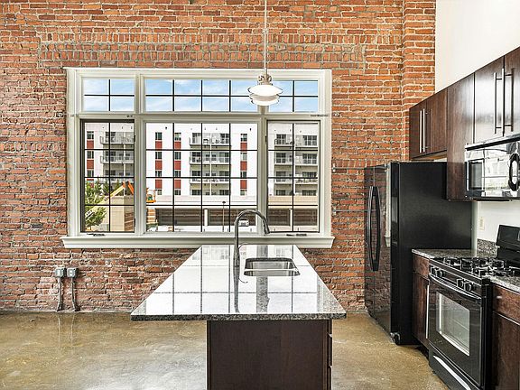 5th image of 3100 Woodward Ave #9