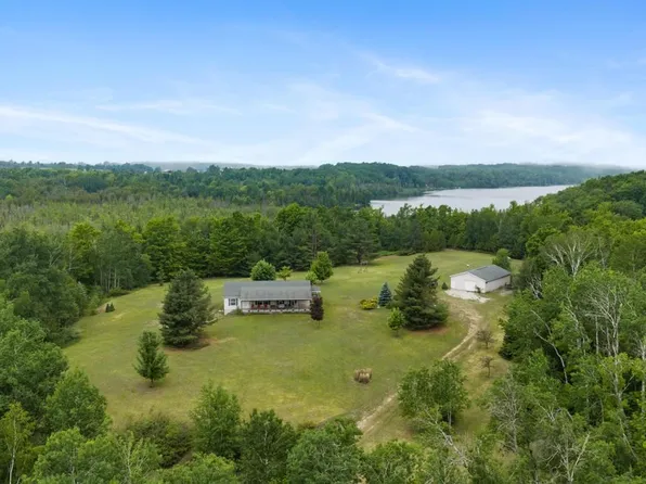 11835 Church Rd, Charlevoix, MI 49720