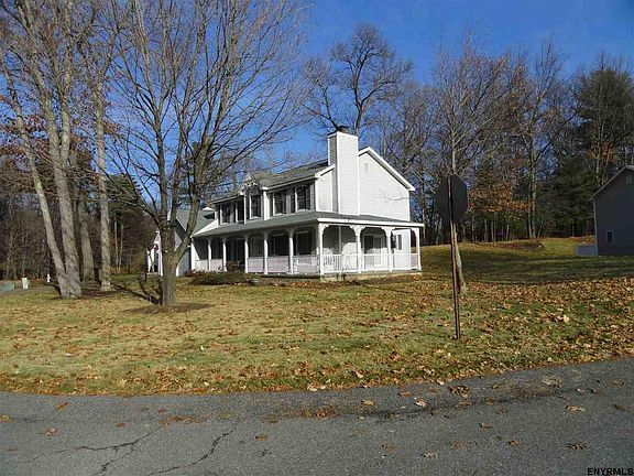 3rd image of 21 Dorsman Dr