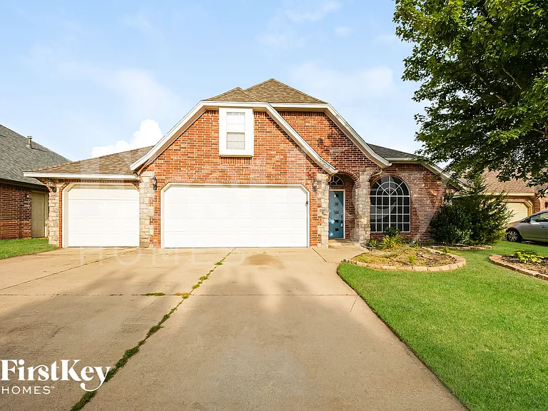 17205 Vitoria Dr — Photo 1