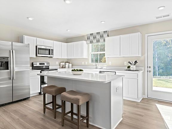 4th image of 92 Everglades Rd