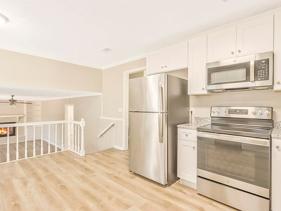 4th image of 935 Sweet Briar Trl SE