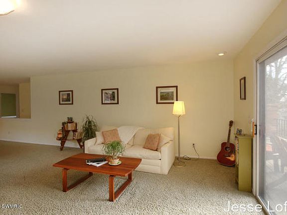 5th image of 6210 Tahoe Dr SE