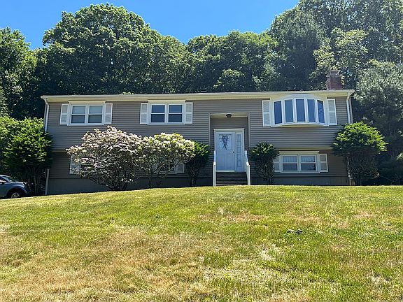 2nd image of 121 Longfellow Rd