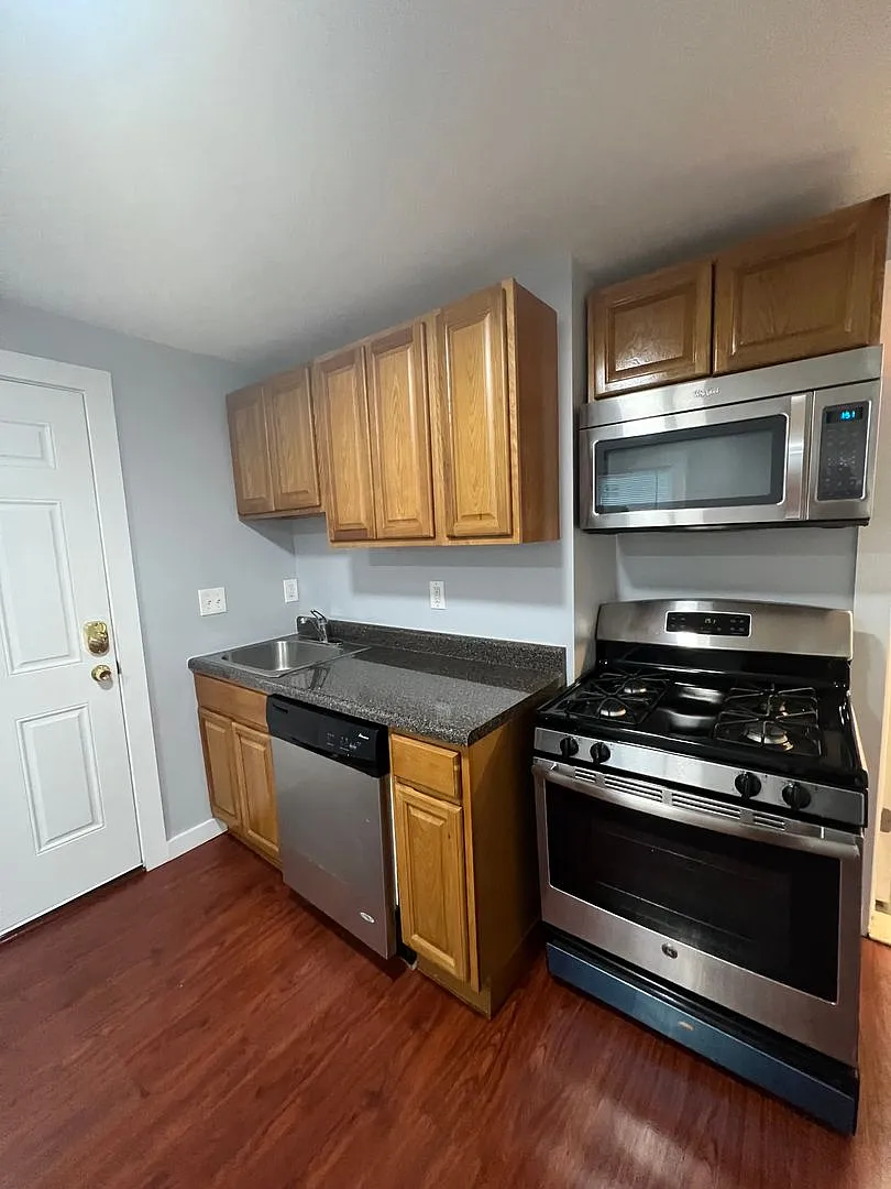 40 Walnut — Photo 1