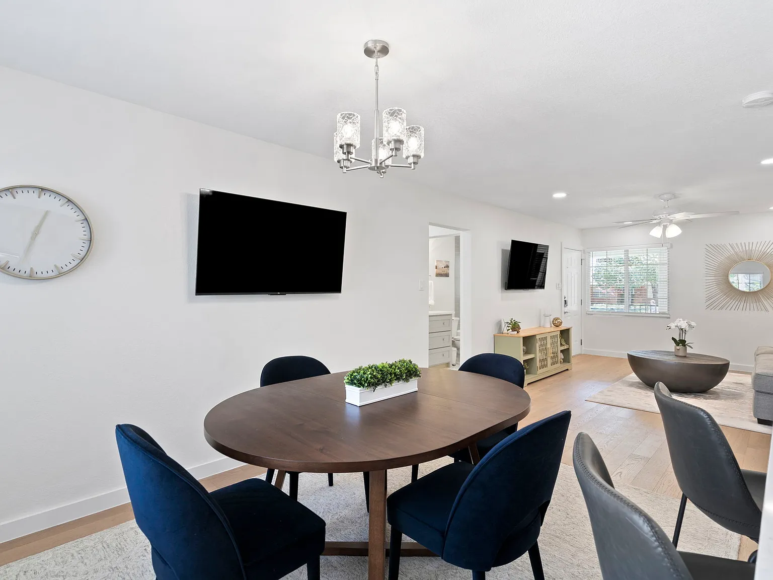 2 bed, 1050 sqft, $4,000 — Photo 4