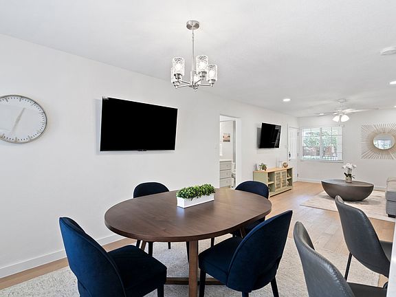 Dining area picture 3