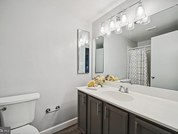 4th image of 15 Silverwood Cir APT 8