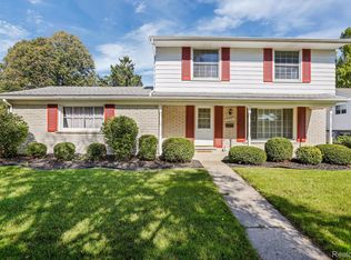 37176 Myrna St, Livonia, MI 48154