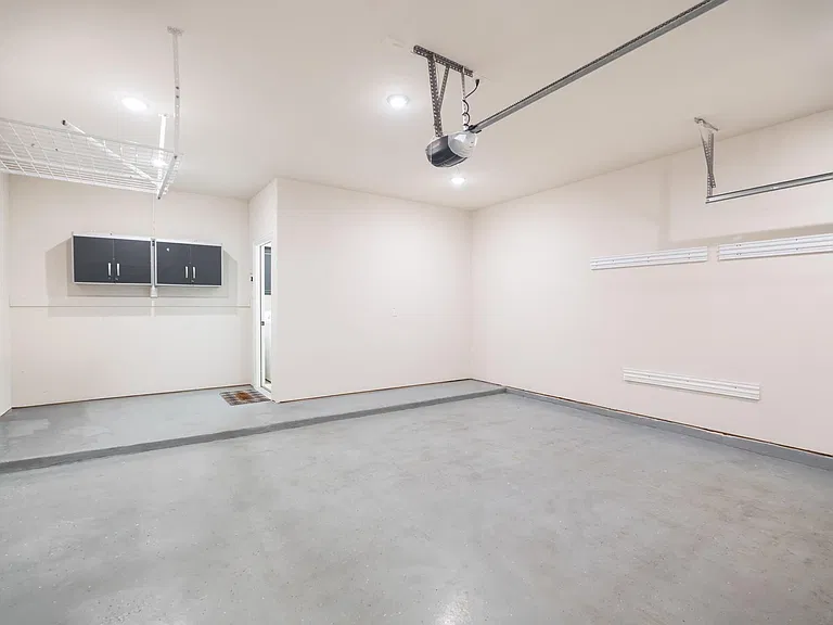 14 Arrowfeather Pl — Photo 36