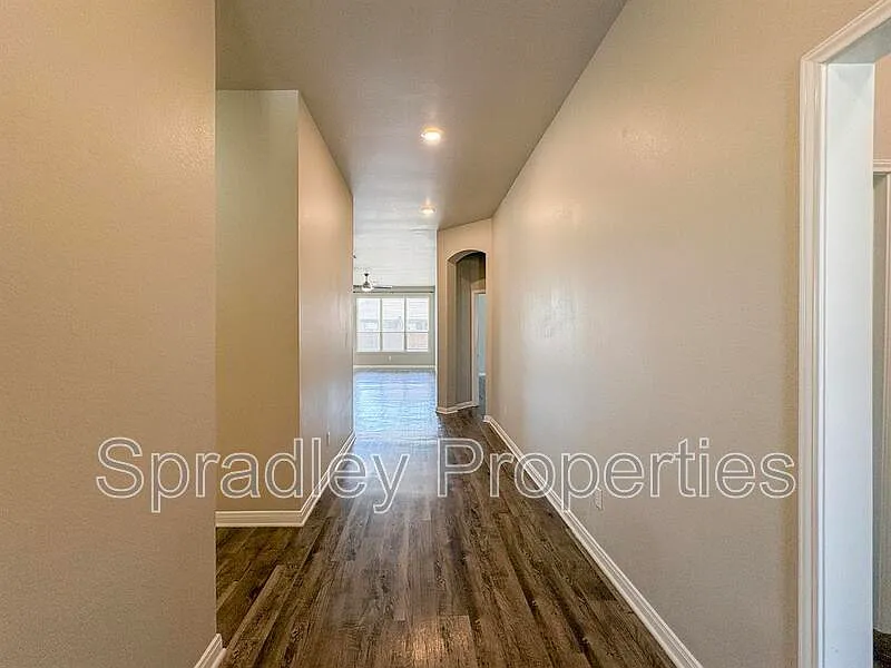 4 bed, 3.0 bath, 3006 sqft, $2,600 — Photo 2