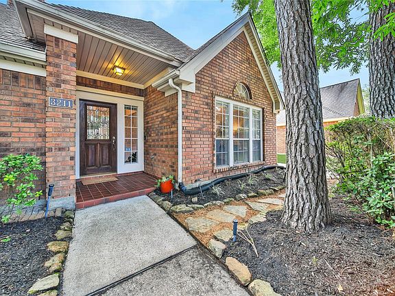 2nd image of 3211 Woodland View Dr