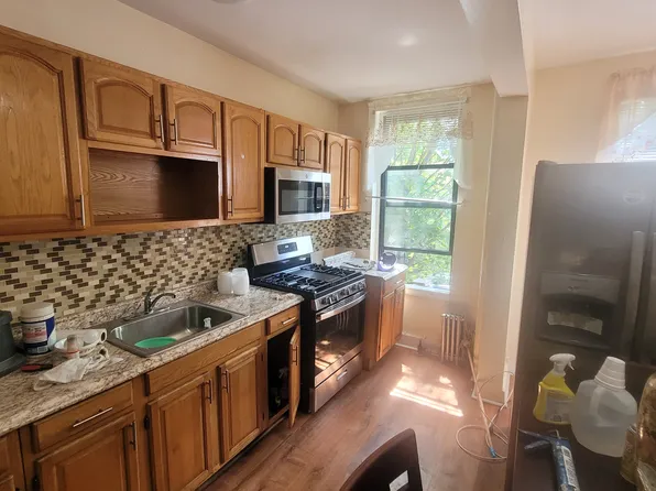 123 Ralph Avenue image 1 of 14
