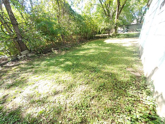 3rd image of 6832 Balson Ave