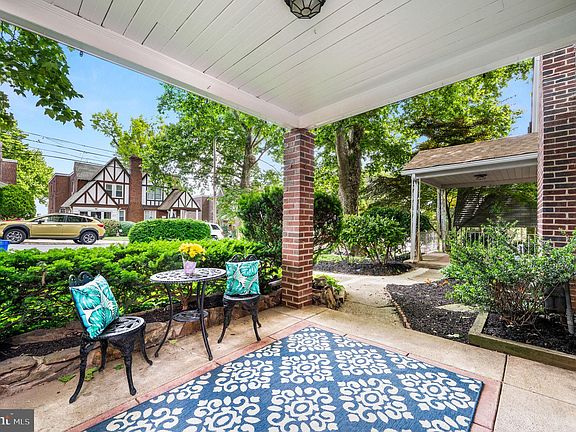 2nd image of 2628 Eldon Ave