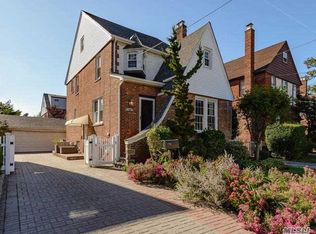 10 Dubonnet Rd, Valley Stream, NY 11581